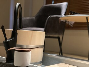 アカリ(燈 akari)/自慢の深い足湯でポカポカに