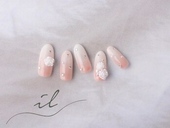 白グラデーション×バラネイル