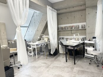 ルーモス 北堀江店(Lumos)/隣のお客様が気になりにくい配置