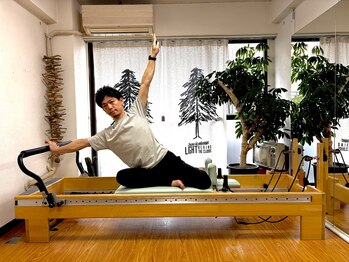 ライフ ピラティス スタジオ(LIFE Pilates Studio)/肋骨と肩甲骨の動きを取り戻す