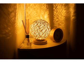 ラクワ(Rakuwa)/エステ中の照明