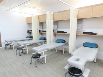 プラネット鍼灸整骨院/【院内風景】1~5台ベット完備