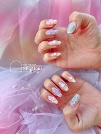 淡いカラーと大きめパーツが可愛