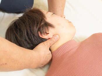 カイロひかる整体院/施術風景