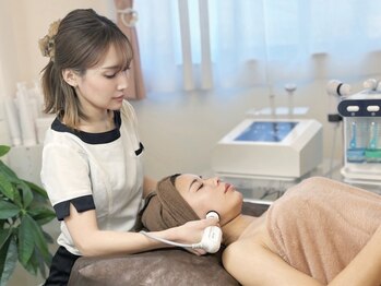 アンドエミニー エン ラボーテ(& EMINY 艶 la beaute)の写真/【30代からの本格ケア】「これ以上老けたくない」を叶える本格エイジングケア。自信の持てるハリツヤ肌へ。