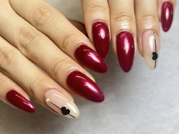 バーガンディ 鶴田(BURGUNDY)/ハートのワンポイントネイル