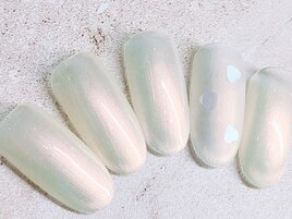 シンプル ホワイト ハートネイル