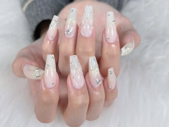 クイーンズ ネイル スタジオ(QUEENS NAIL STUDIO)/つけ放題/アート/長さ出し