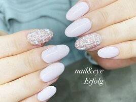 キュートなピンクツイードネイル