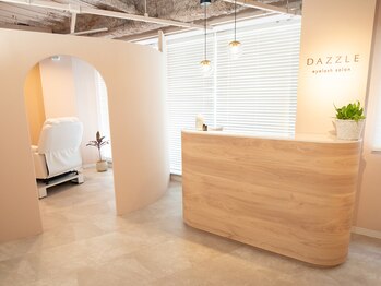 ダズル(DAZZLE)/受付と施術スペース