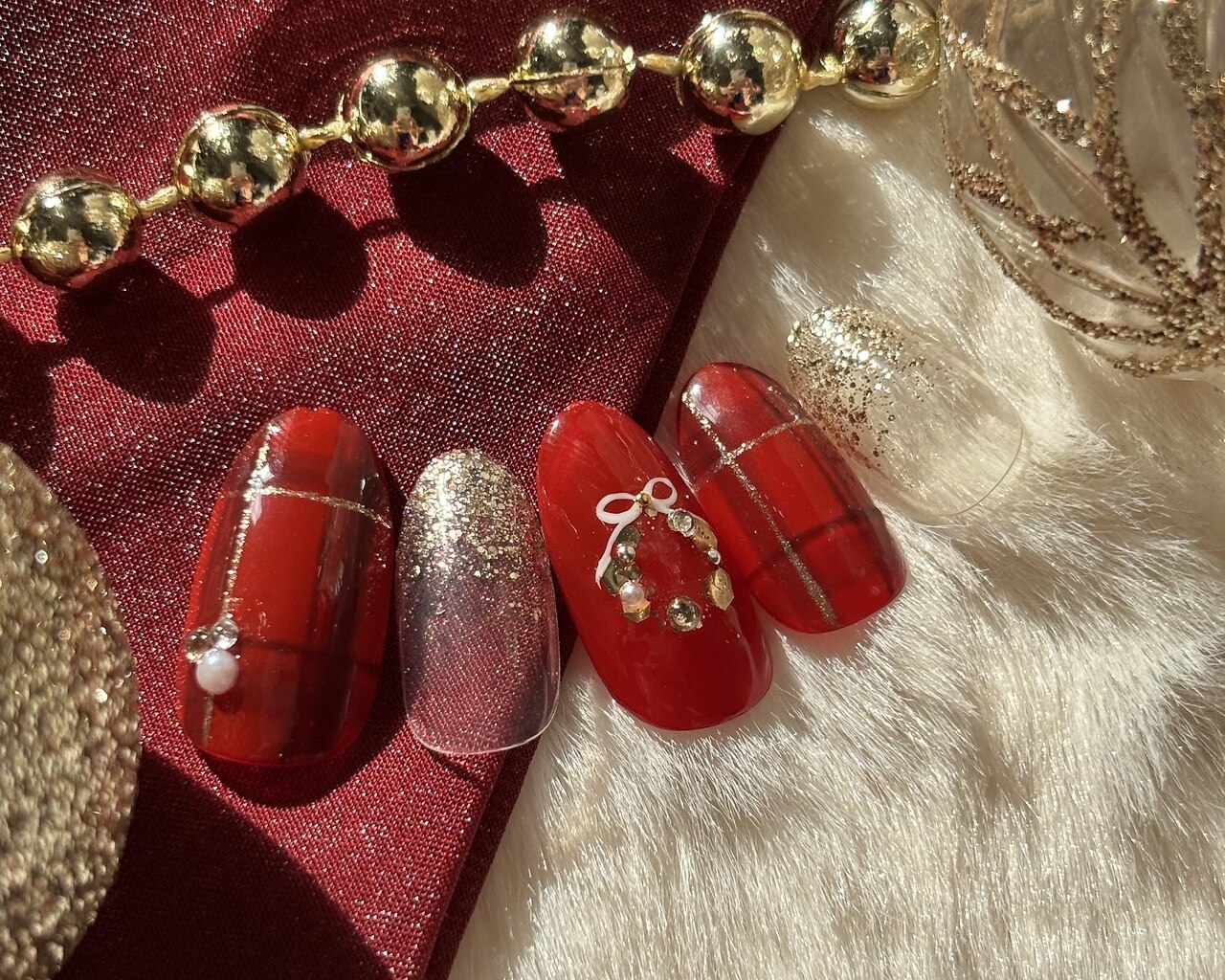 2025年秋トレンド】ボルドー ラメグラデーションのネイル