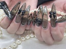 ハニービービー(Honey Bee Bee)/シースルーブラックロングネイル