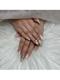 ゴージャスホワイトミラーネイル