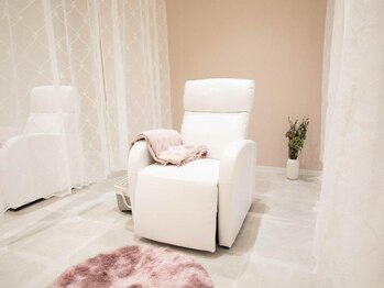 アネラ 流山おおたかの森店(Anela)/ふかふかなリクライニングソファ