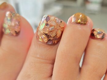 ネイルフロンティア 吉祥寺(NAIL FRONTIER)の写真/当日予約歓迎!【初回オフ無料】当店自慢の手描きお花フット¥8980~[吉祥寺/フラワー/シェル/ニュアンス］
