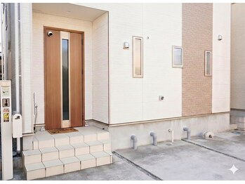 バロン(BARON)/駐車場はサロンの目の前