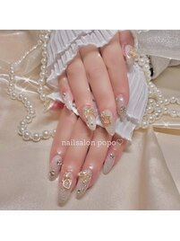 上品可愛いワンホンネイルに◎