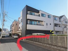 真(sin)/右手にでてくる建物の奥のお部屋