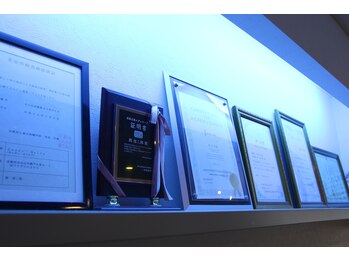 キャディーネイルズ(Caddy' Nails)/数々のディプロマが本物の証