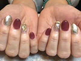 シンプルで大人綺麗なネイル