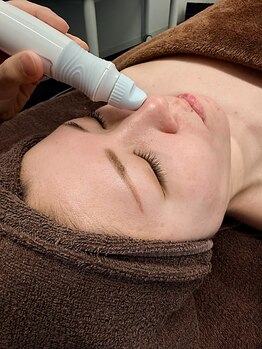 リヘア スーパースカルプ 渋谷店(Re:hair SuperScalp)の写真/【毛穴の黒ずみ・ザラつきを徹底洗浄】ハイドラフェイシャルで憧れの陶器肌へ♪メイク崩れのお悩みも緩和◎