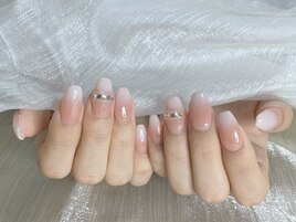オフィスにも◎ホワイトグラデ