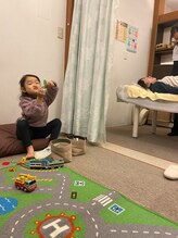子育てママの整体サロン/施術中のお子様の様子