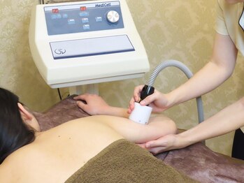 耳つぼアンドスリムケア イヤローブ(Earlobe)/全身スッキリ筋膜セラピー