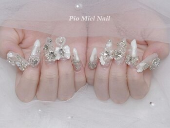 ピオミエルネイル 新宿(pio miel nail)/ホワイトビジューネイル