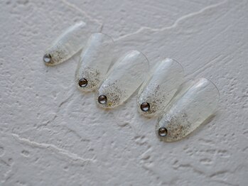 カトルナフ(quatre fois neuf)/クリアアートのポイントネイル