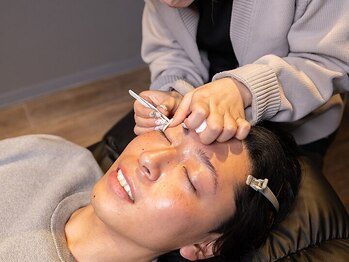 眉ラボ 神戸三宮店の写真/【メンズ専門サロン！】骨格や髪型に合わせた眉毛で、自分に自信あるかっこいい大人の印象に仕上げます☆