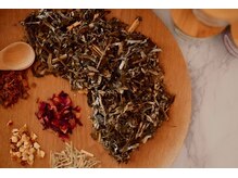 よもぎ蒸しではハーブを5種類選べます！お二人同時にもできます