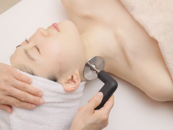 サロン ド ゲンブ(Salon do Genbu)の写真/《手技&深部のコリを熱で解消するインディバ》により老廃物の排出を促進!免疫力UPも◎感動のスッキリ感♪