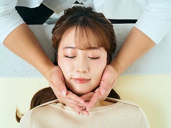 美容整体LaBeau熊谷【姿勢改善/首肩こり/小顔/ブライダル/骨盤矯正/自律神経/腰痛】の写真/【SNSで話題】女優やモデルも通う頭蓋骨小顔矯正！施術後、圧倒的に変化する小顔矯正を体験できます。