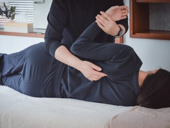 ソソ(SOSO)の写真/【首肩のコリ・頭痛・眼精疲労を速解消！】頭・上半身を深い圧でじわ～とツボ押し！感動レベルで楽に☆