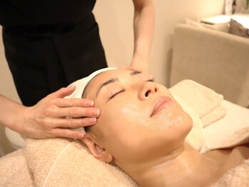 インディバベルフェム(INDIBA Belle Femme)/小顔マッサージ■ツボ押し