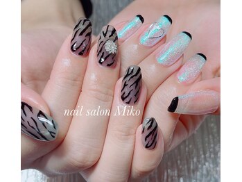 ミコ(Miko)/8900円　ゼブラ　白黒　オーロラ