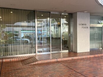 カラダコーディネートラボ 麻布十番(KARADA COORDINATE LABO.)/【道案内】4.ローソンの隣の入口