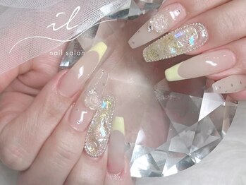 フレンチ×埋め尽くしネイル