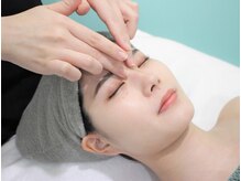 メイン(Main)/目元のトリートメント