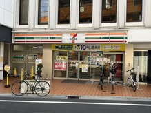 ツムギ 下北沢店(紬麦 tsumugi)/【道案内】セブンイレブン右手