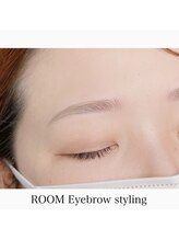 ルーム(ROOM)/平行アーチ眉