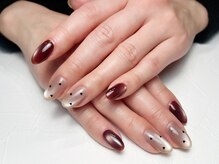 ソケリ(Sokeri)の雰囲気（甘すぎないバレンタインネイル。小さなホロがCUTE!）