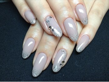 ラウト デコレーションアンドネイルサロン(Lauto Decoration&Nail Salon)/先端ラメ大人ネイル