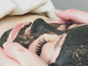 マナマナ(Mana Mana)の写真/当店人気のハーブピーリングで肌本来の美しさを引き出しお顔の印象UP♪あなたに最適な施術をご提案します！