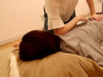 シャンティラック 阿佐ヶ谷(Shantirak)/肘や足でも押します