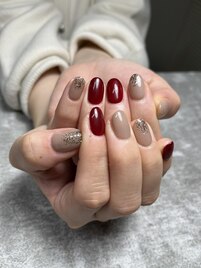 ボルドーとグレーで大人綺麗め