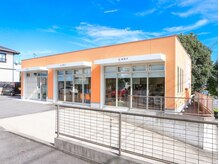 まつげエクステ 綿帽子 緑区店の雰囲気(駐車場完備(7台)。施術はふわふわリクライニングチェアーで)