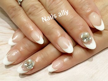 ネイルズアリー 立川店(Nails ally)/フレンチ×Vカットストーン