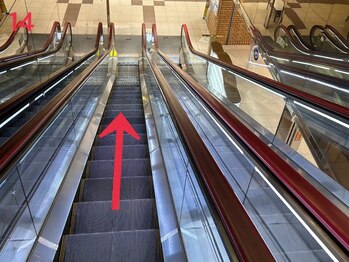 プラチナムドール 天王寺店(PLATINUMDOLL)/14.エスカレーターを降る